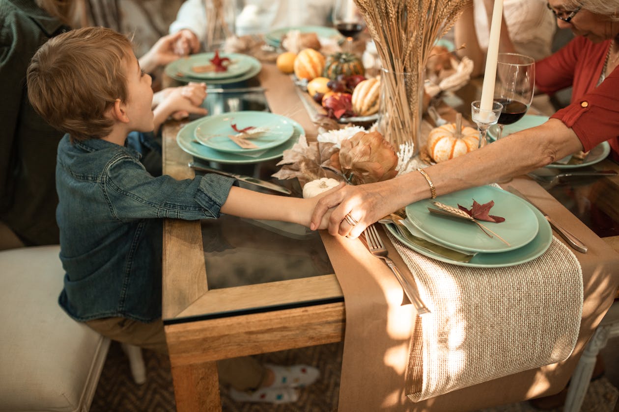 Warm family gathering at a beautifully set Thanksgiving dinner table, depicting togetherness and gratitude.