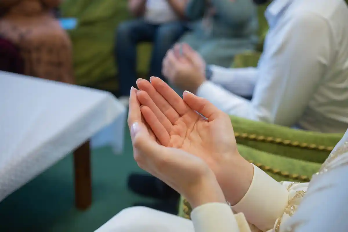 20 Closing Prayers for a Meeting You Can Use Today 7