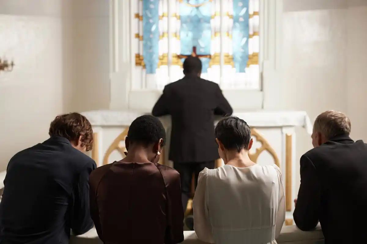 20 Closing Prayers for a Meeting You Can Use Today 8