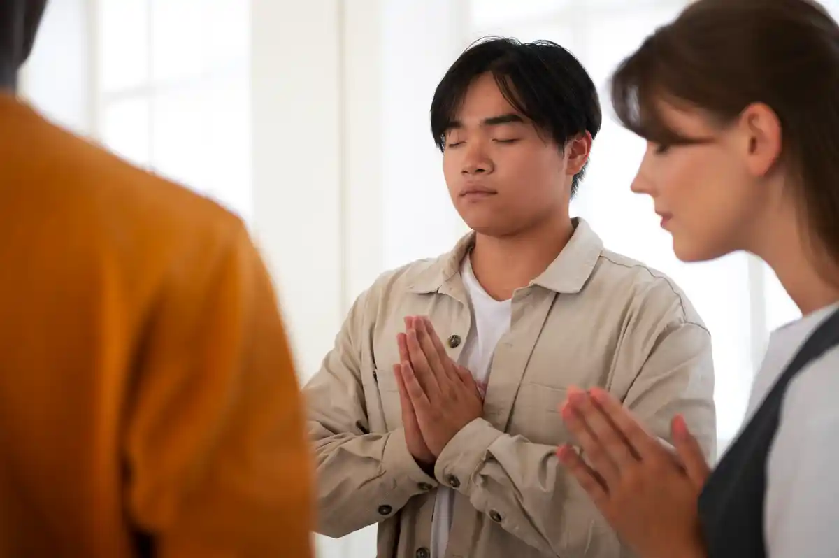 20 Short Closing Prayers After a Meeting with scripture 7