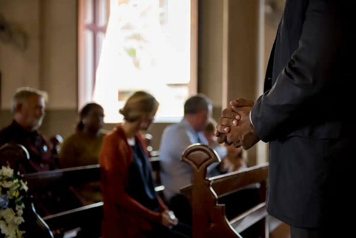 Best Closing Prayer for Church Council Meeting Guide 5