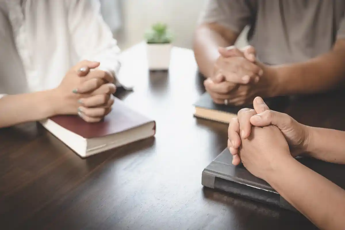 Best Closing Prayer for Church Council Meeting Guide 7