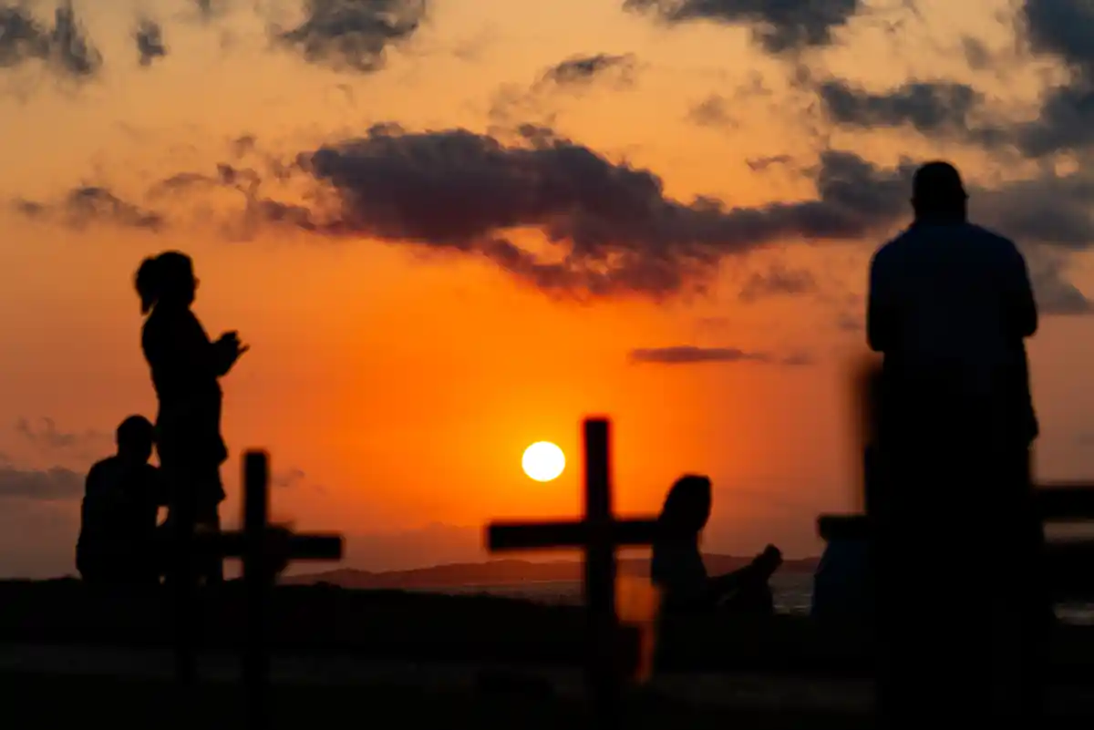 powerful evening prayers to close your day tonight 2