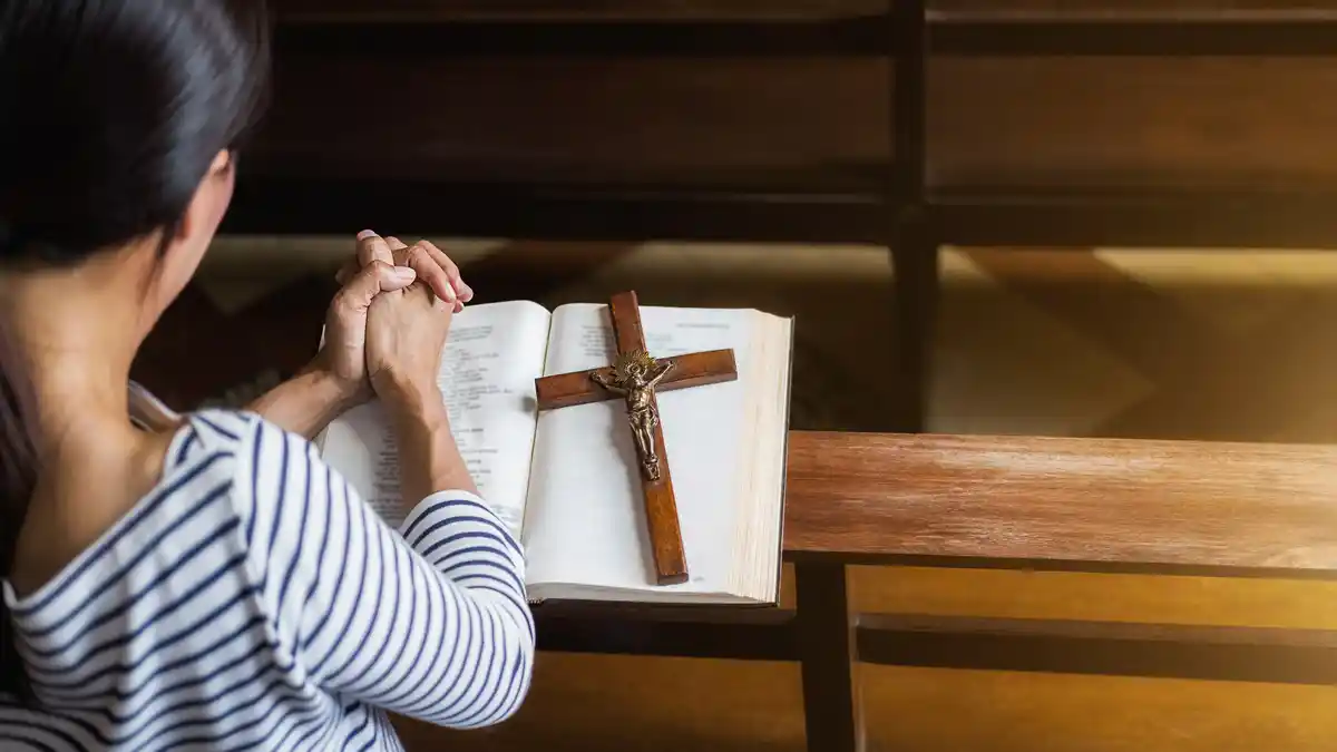 30 Powerful Prayers for Church: Unity, Growth & Peace